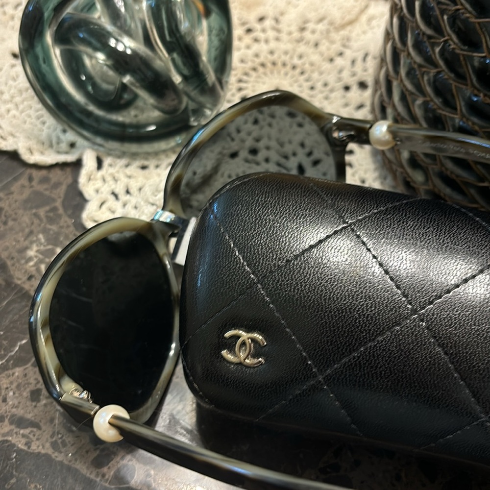 Chanel Interlocking Cc Logo Oversized Sunglasses - image 7